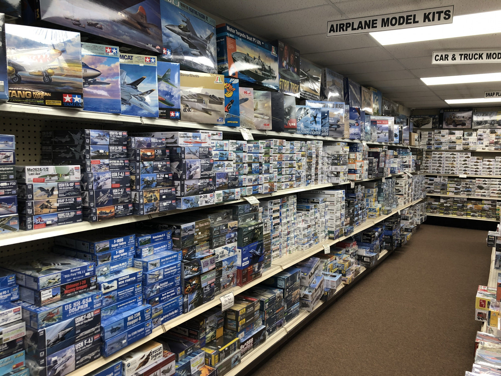 Military aircraft model