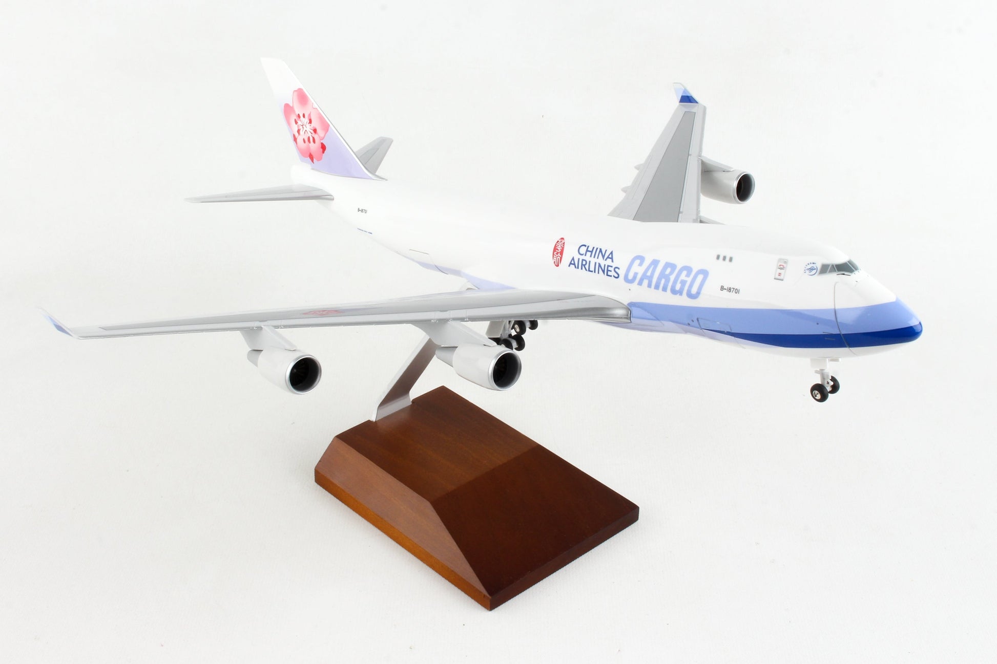 SKR1117 SKYMARKS CHINA 747-400F 1/200 W/GEAR & OPENING DOORS