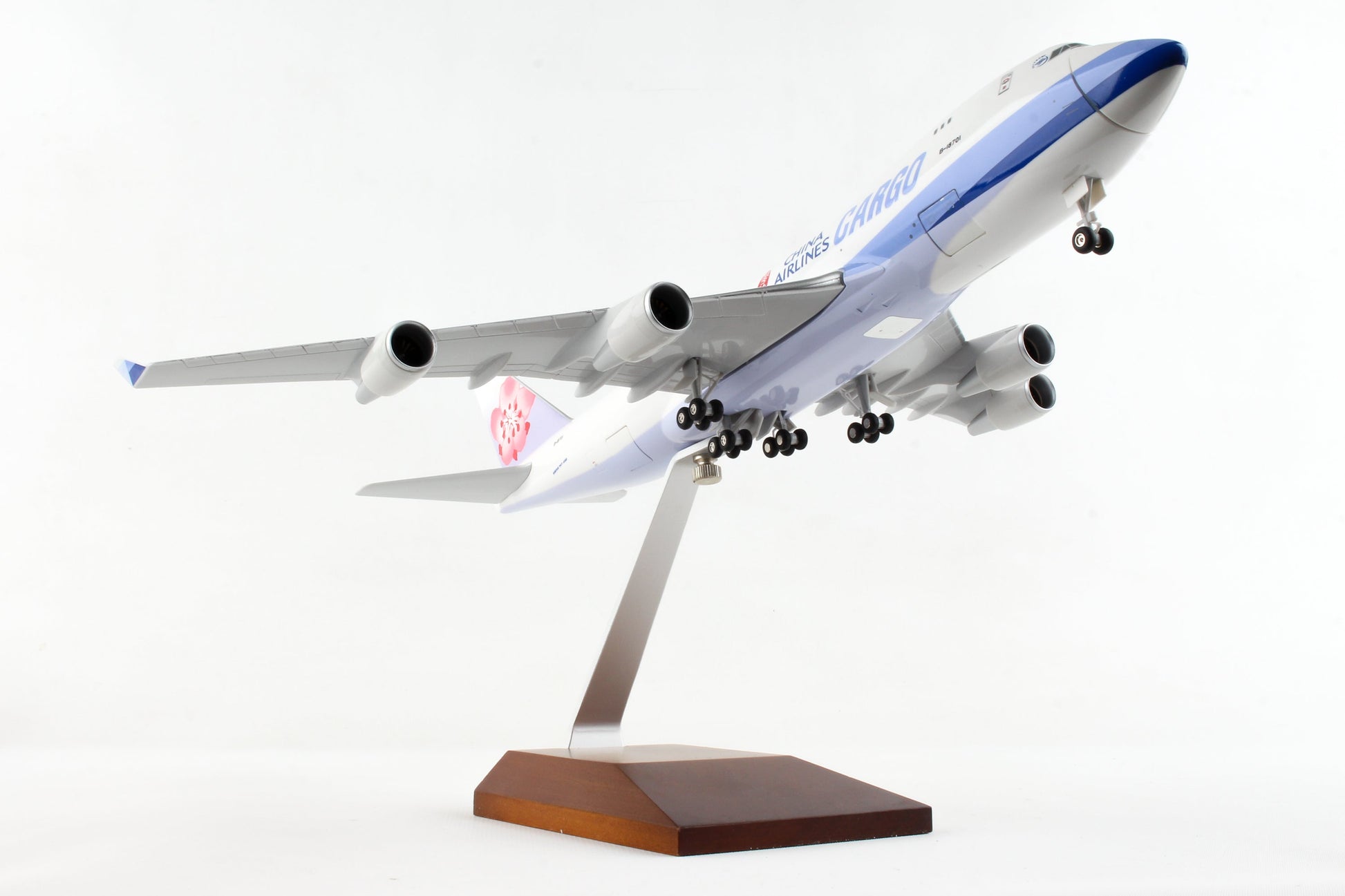 SKR1117 SKYMARKS CHINA 747-400F 1/200 W/GEAR & OPENING DOORS