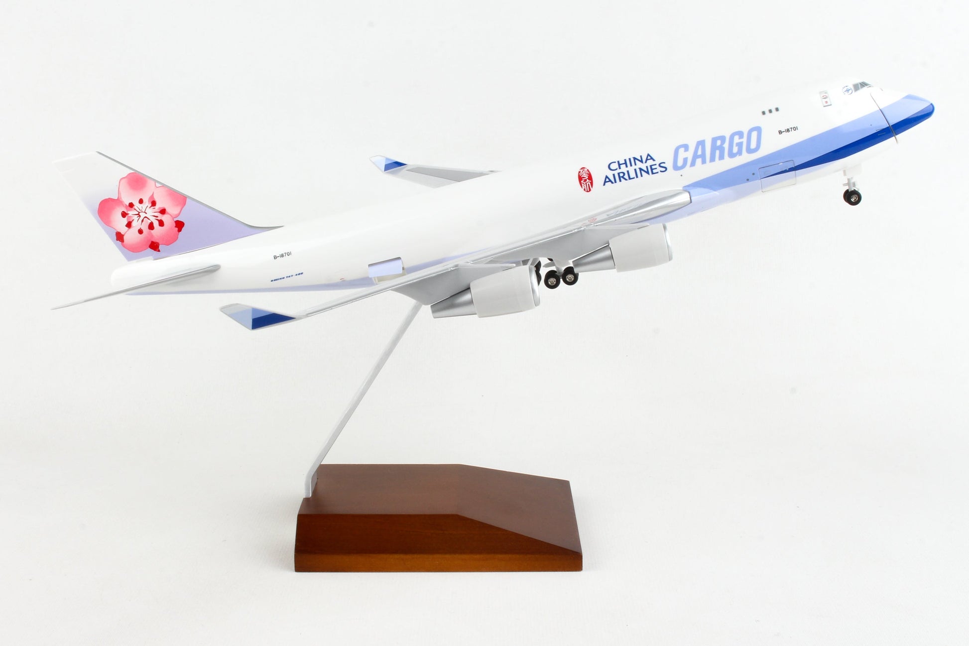 SKR1117 SKYMARKS CHINA 747-400F 1/200 W/GEAR & OPENING DOORS