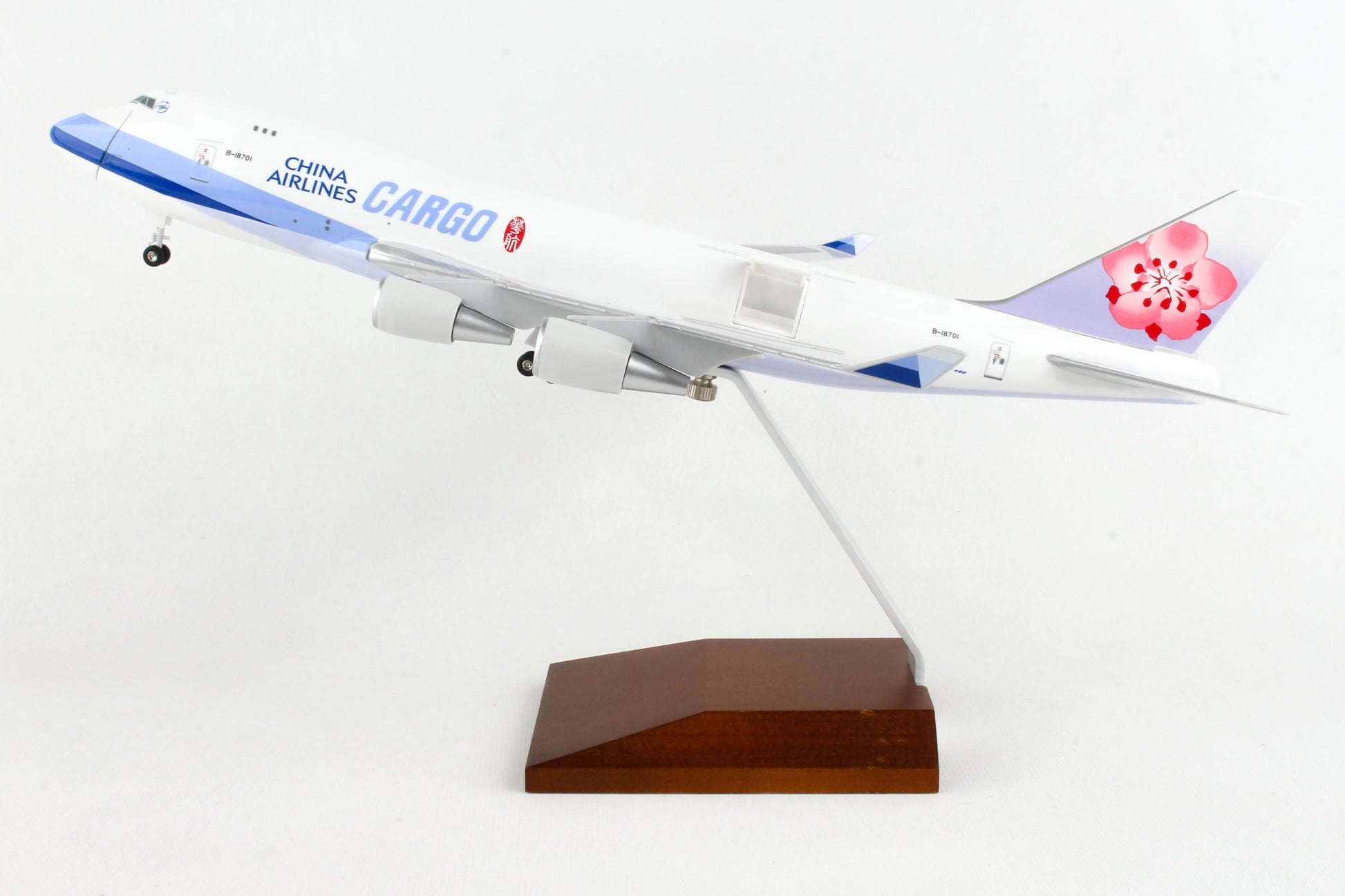 SKR1117 SKYMARKS CHINA 747-400F 1/200 W/GEAR & OPENING DOORS