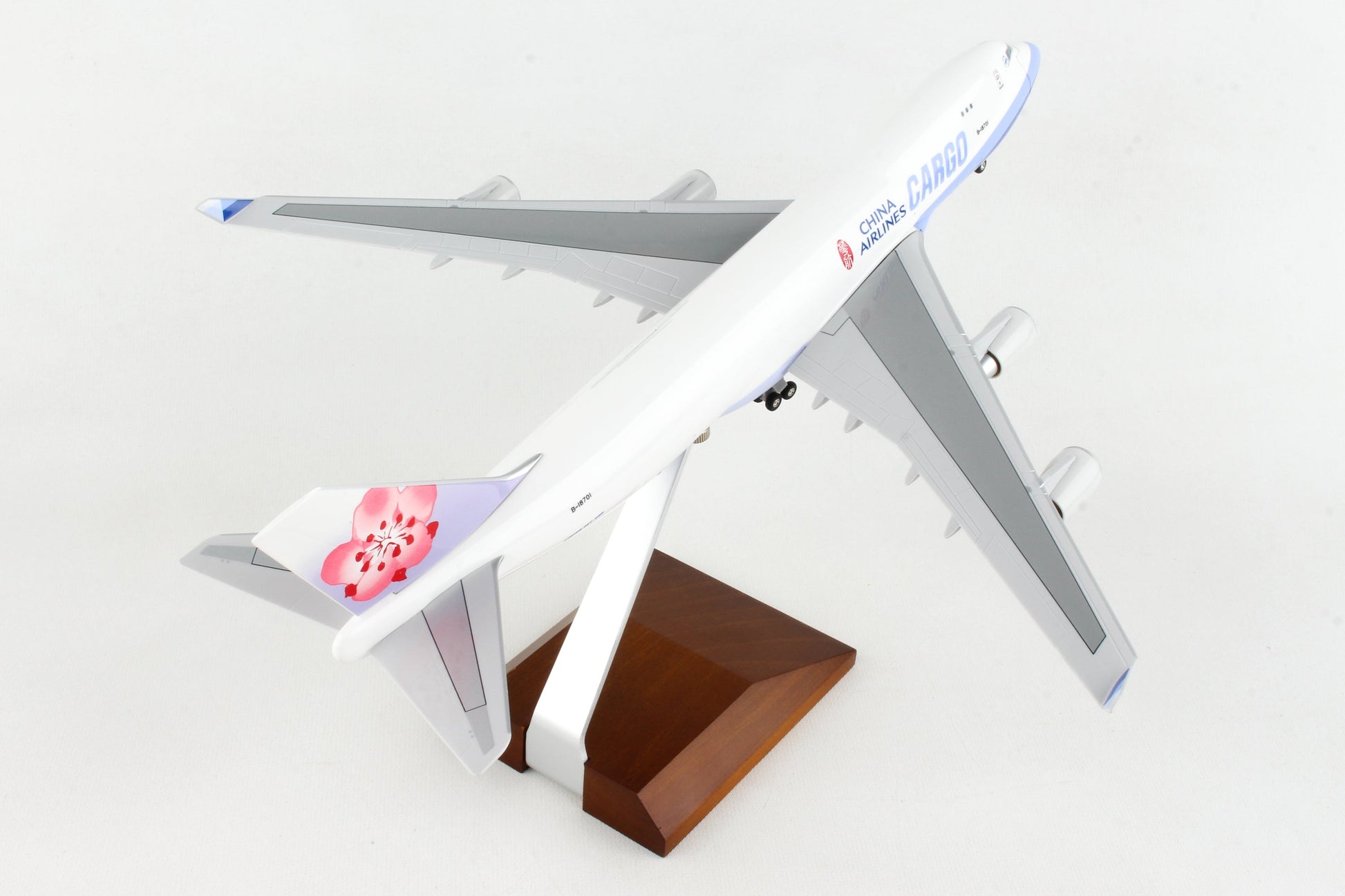 SKR1117 SKYMARKS CHINA 747-400F 1/200 W/GEAR & OPENING DOORS