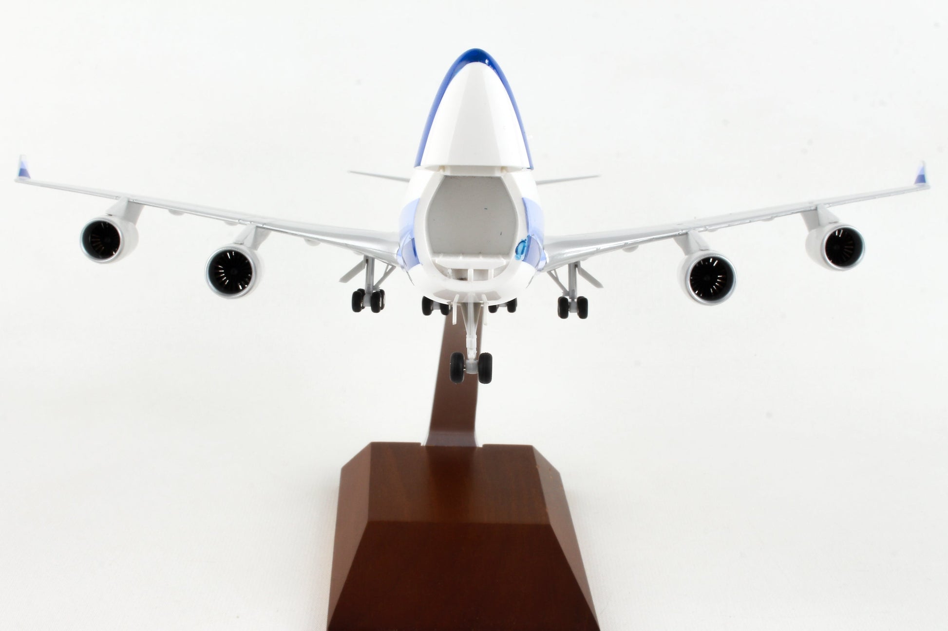 SKR1117 SKYMARKS CHINA 747-400F 1/200 W/GEAR & OPENING DOORS