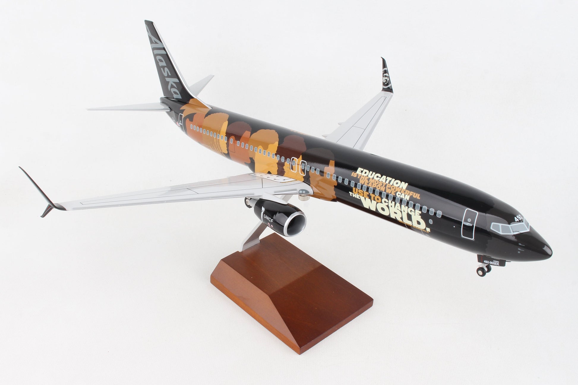 SKR8287 SKYMARKS ALASKA 737-900 1/100 COMMITMENT W/STAND & GEAR