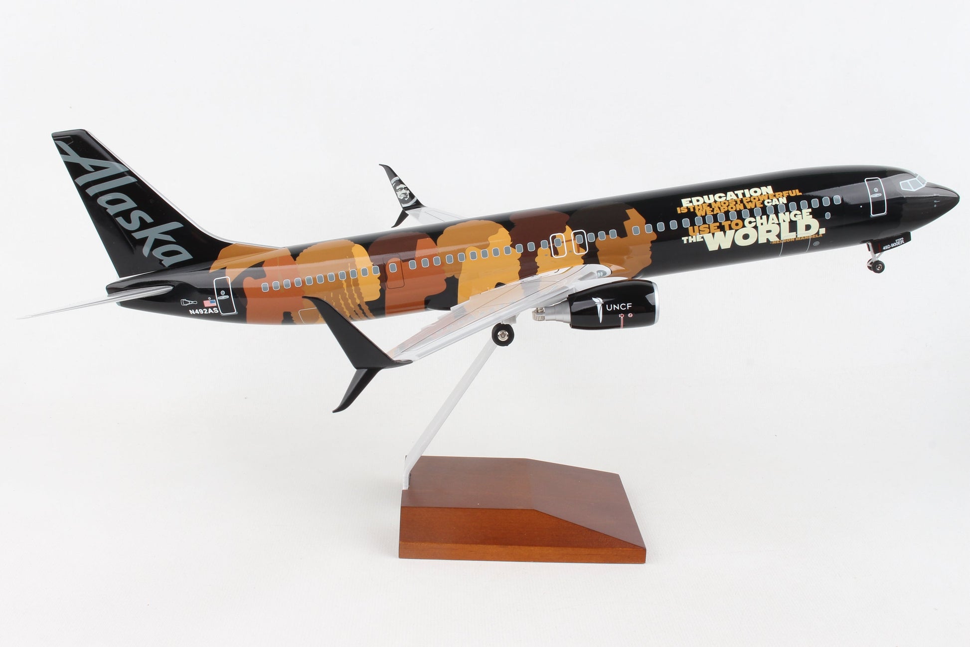 SKR8287 SKYMARKS ALASKA 737-900 1/100 COMMITMENT W/STAND & GEAR