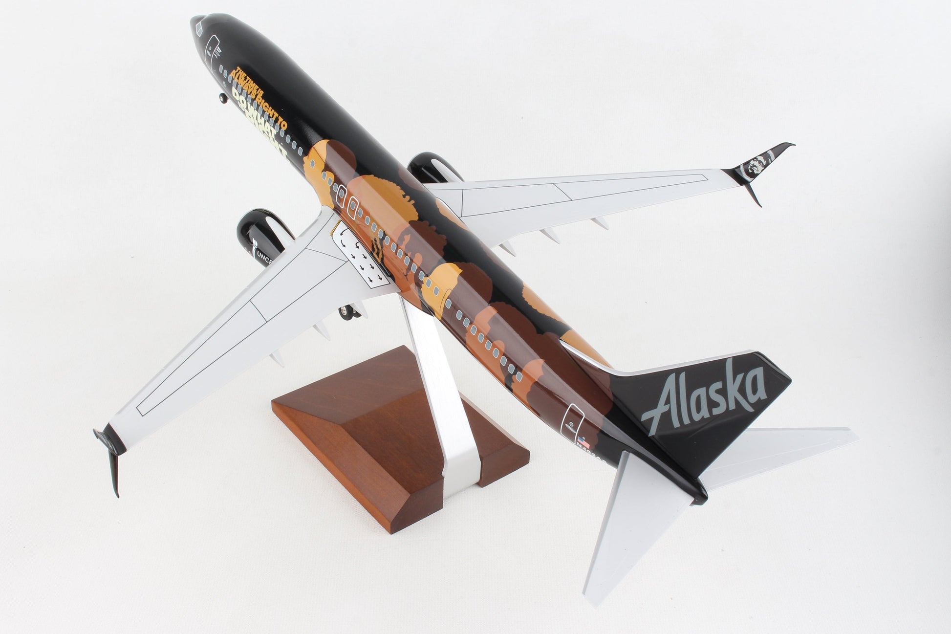SKR8287 SKYMARKS ALASKA 737-900 1/100 COMMITMENT W/STAND & GEAR