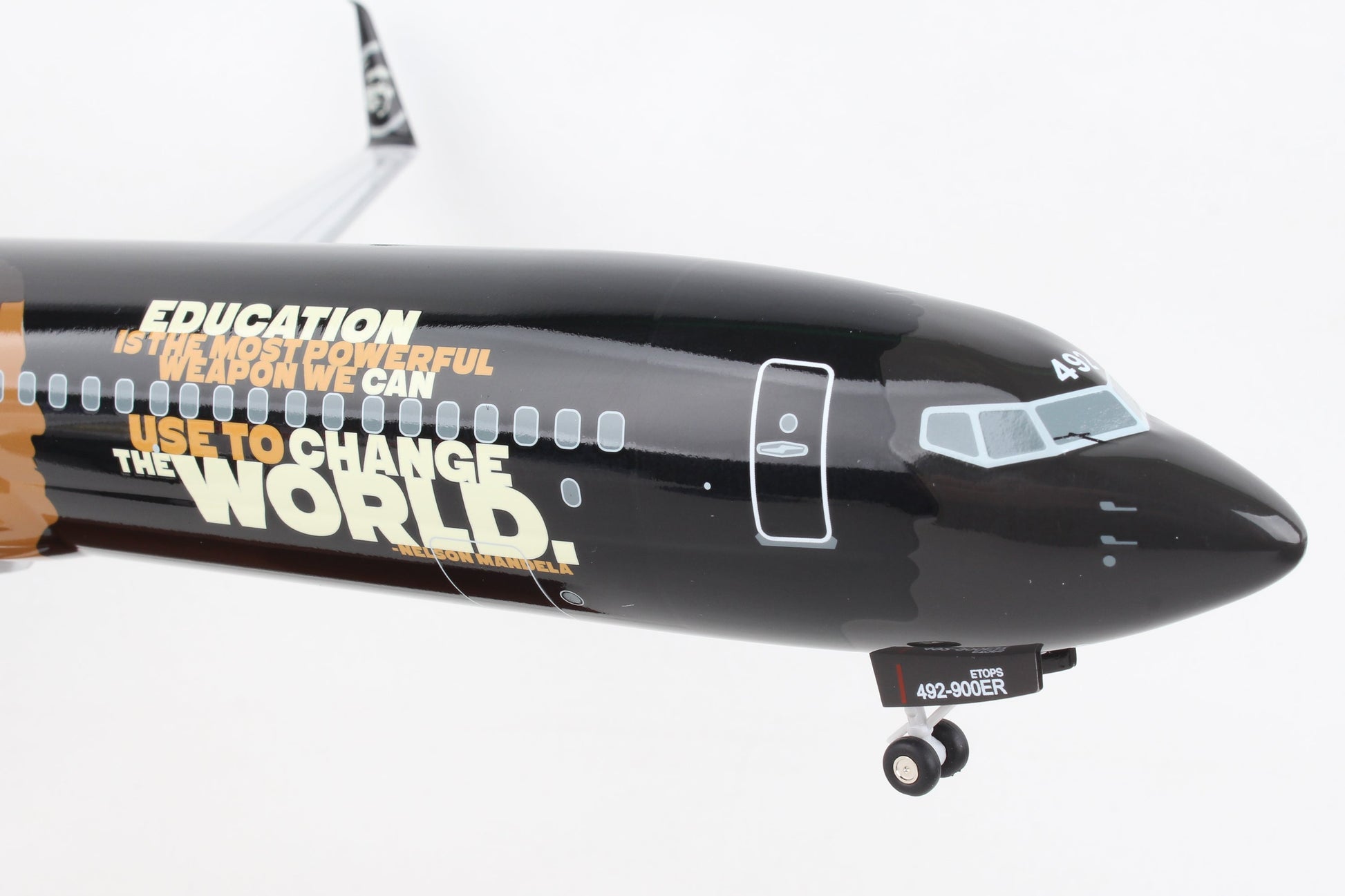 SKR8287 SKYMARKS ALASKA 737-900 1/100 COMMITMENT W/STAND & GEAR