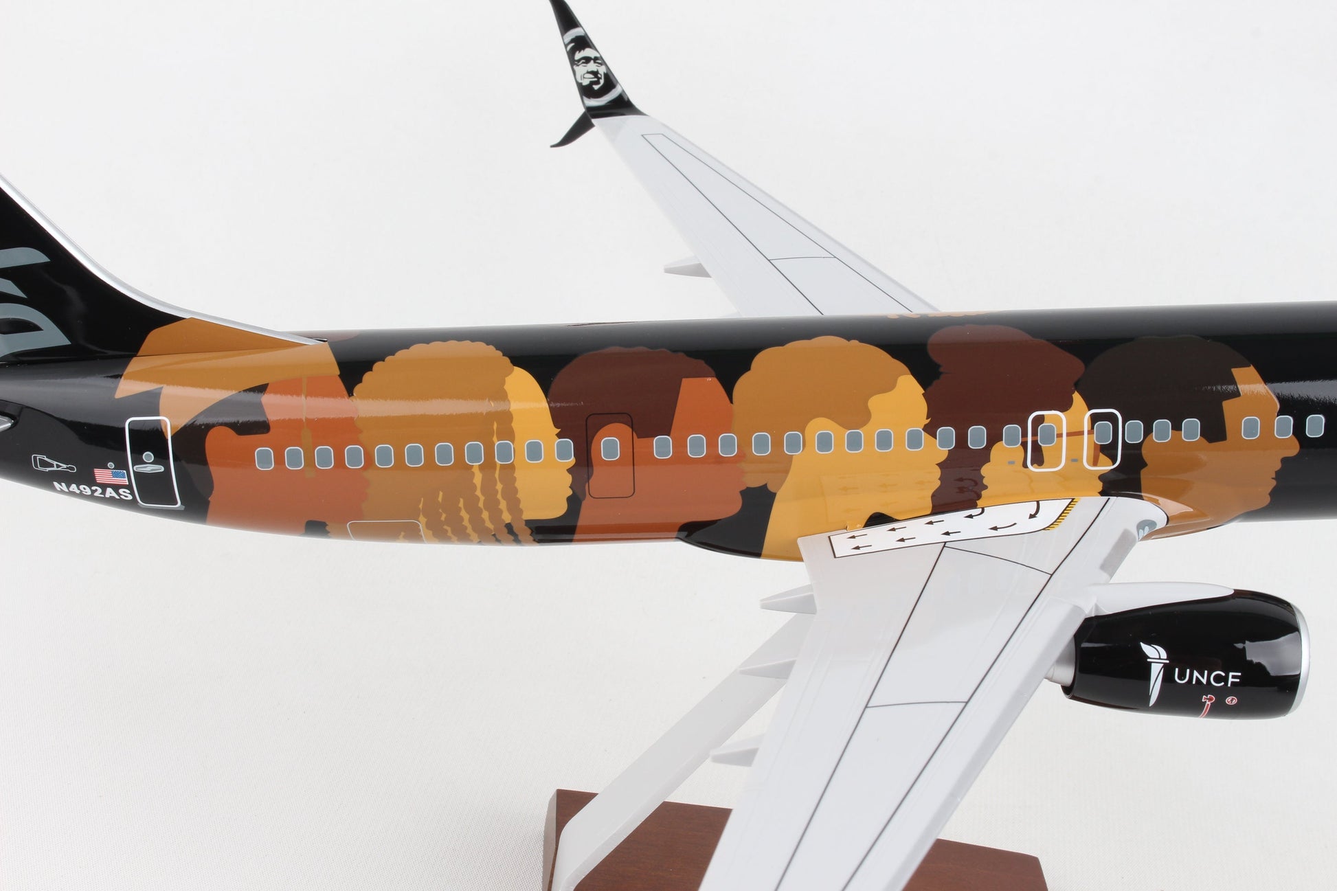 SKR8287 SKYMARKS ALASKA 737-900 1/100 COMMITMENT W/STAND & GEAR