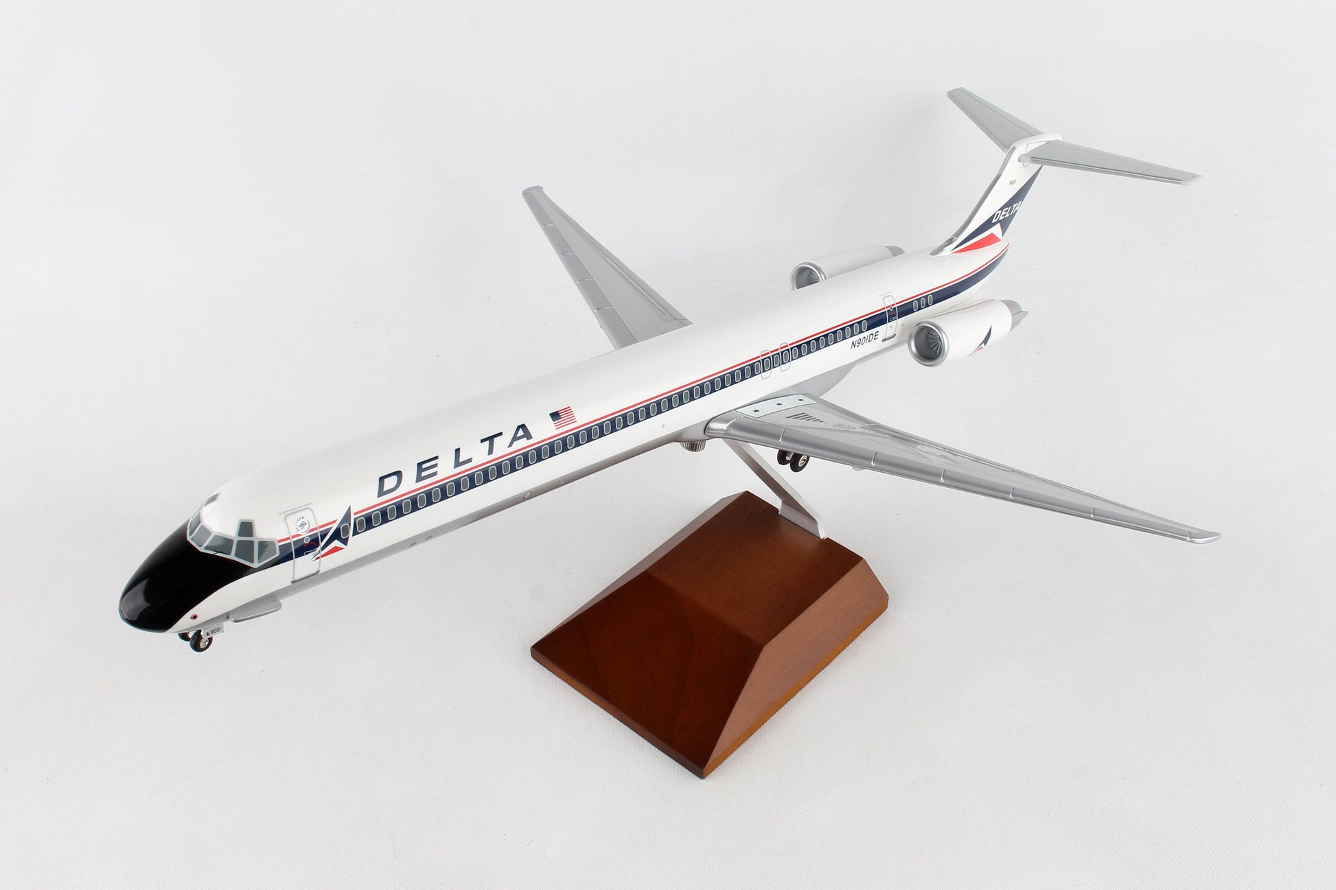 SKR8602  SKYMARKS DELTA MD-80 1/100 WIDGET LIVERY W/WOOD STAND & GEAR