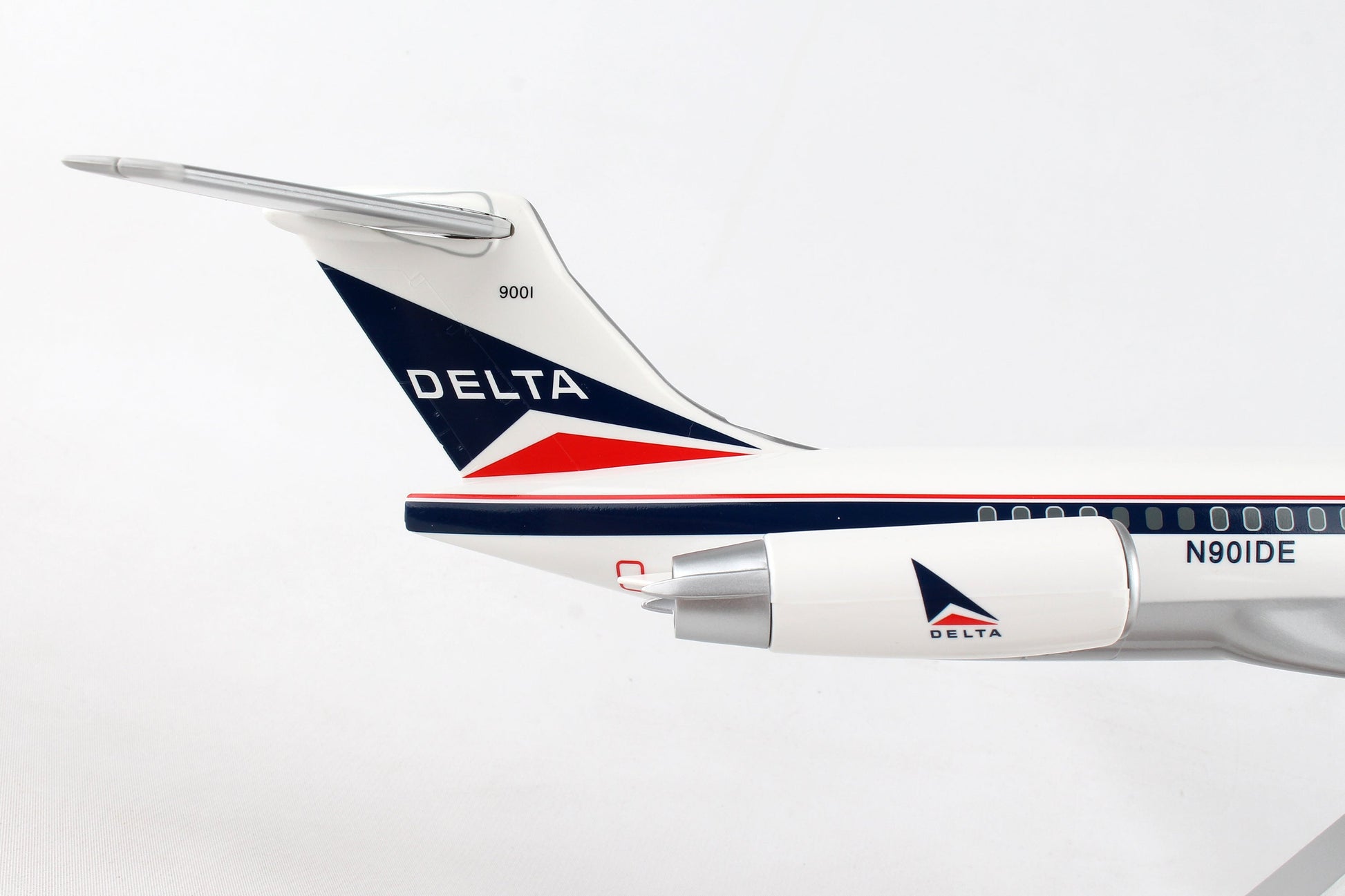 SKR8602  SKYMARKS DELTA MD-80 1/100 WIDGET LIVERY W/WOOD STAND & GEAR